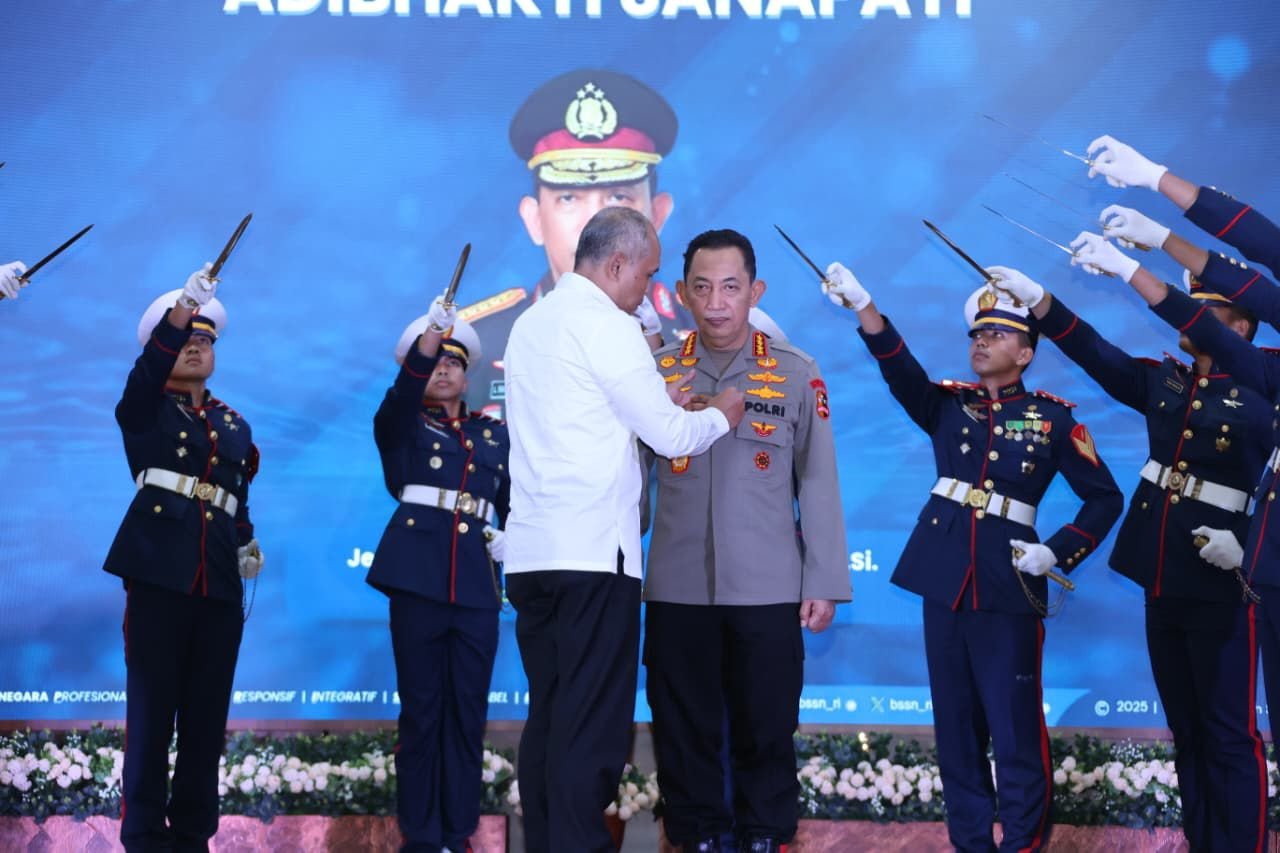 Kapolri Terima Adhi Bhakti Senapati, Jadi Motivasi Perkuat Sinergi Keamanan Siber